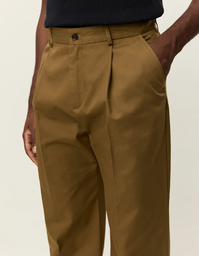 Les Deux Reece Pleated Heavy Twill Pants - Dark Sand