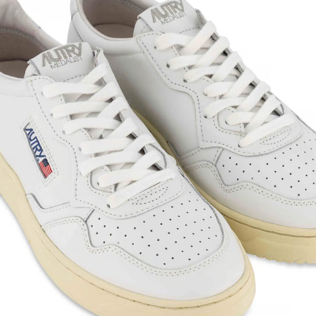 Autry Medalist Low Sneaker White/White