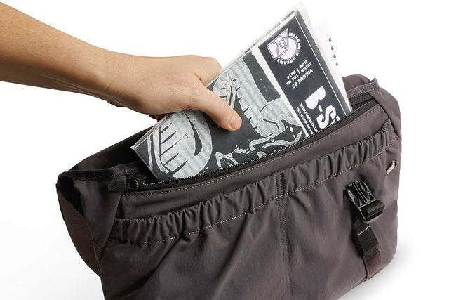 Bellroy Cinch Messenger Bag - Charcoal