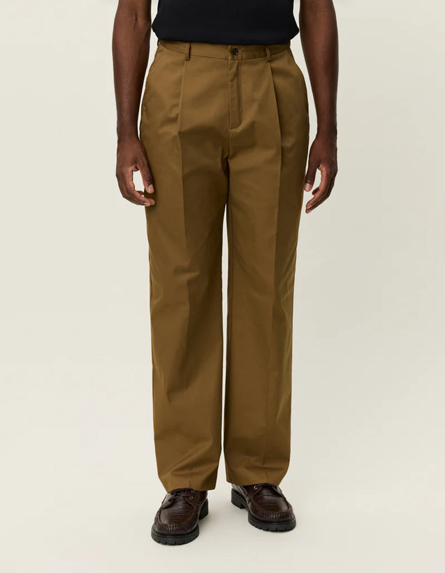 Les Deux Reece Pleated Heavy Twill Pants - Dark Sand